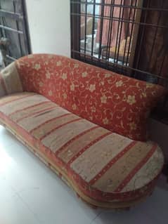 selling 5 seater sofa set in an excellent condition urgently