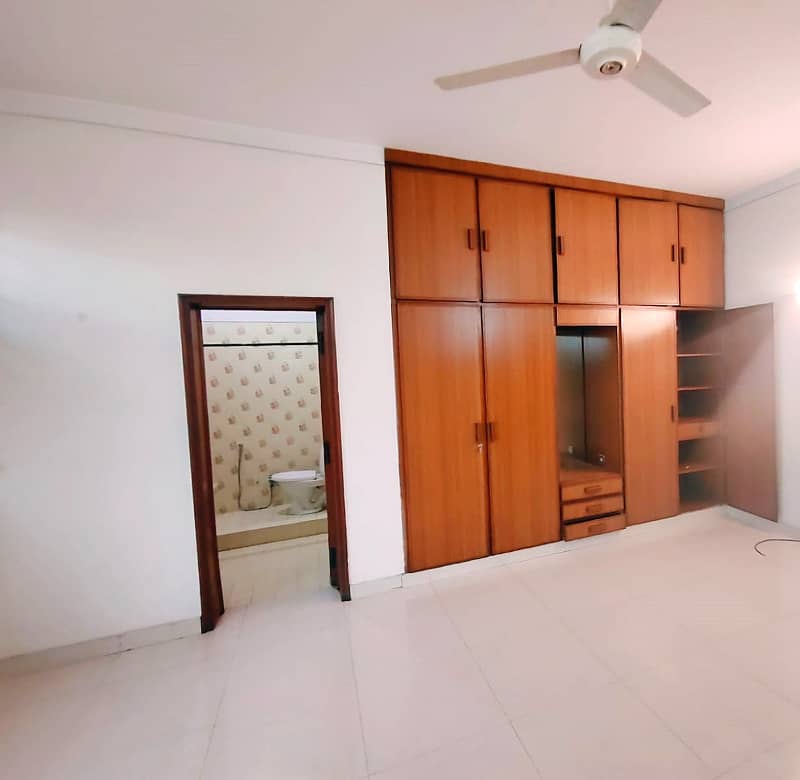 Separate Gate 02 Kanal Upper Portion For Rent In B Block DHA Phase 1 4