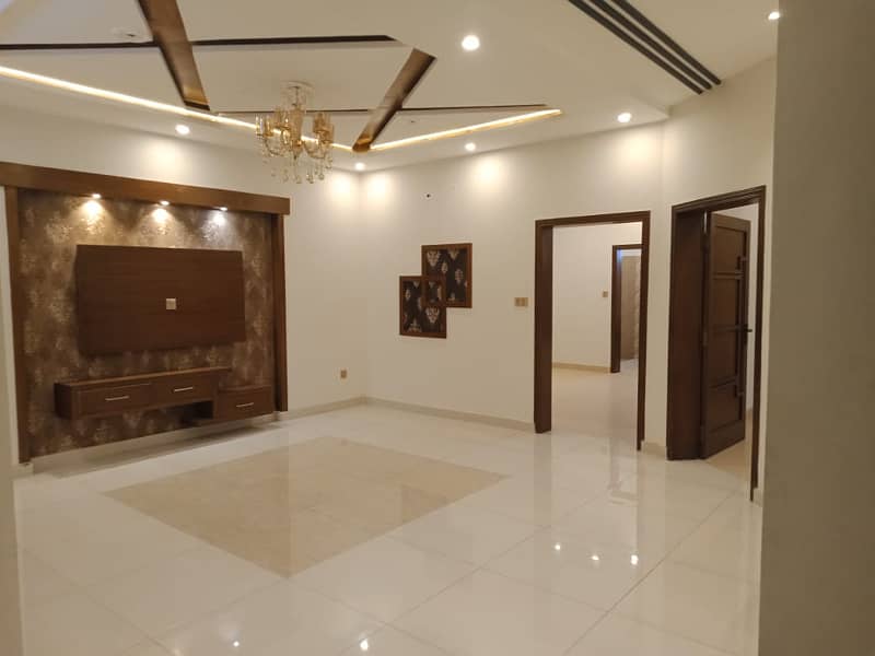 FULLY FURNISHED 10 MARLA IDEAL LOCATION FIRST FLOOR AVAILABLE FOR RENT IN WAPDA TOWN (UPS INSTALLED) 0