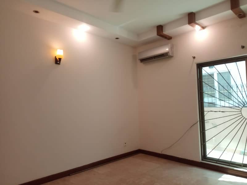 10 MARLA HOUSE FOR SALE IN DD BLOCK DHA PHASEN 4 LAHORE 11