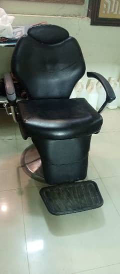 salon chair for sale slightly used condition 10/9