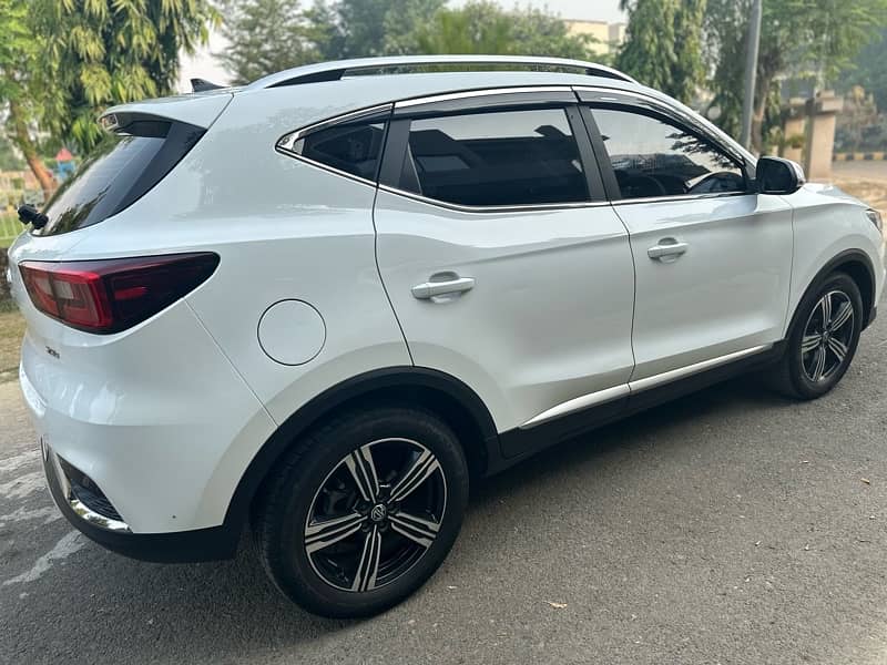 MG ZS 2021 9