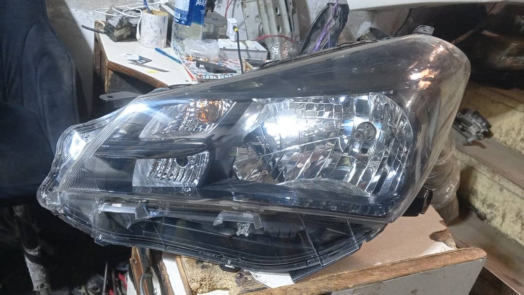 Vitz Front Head lights Japani 2015-17 Model 4