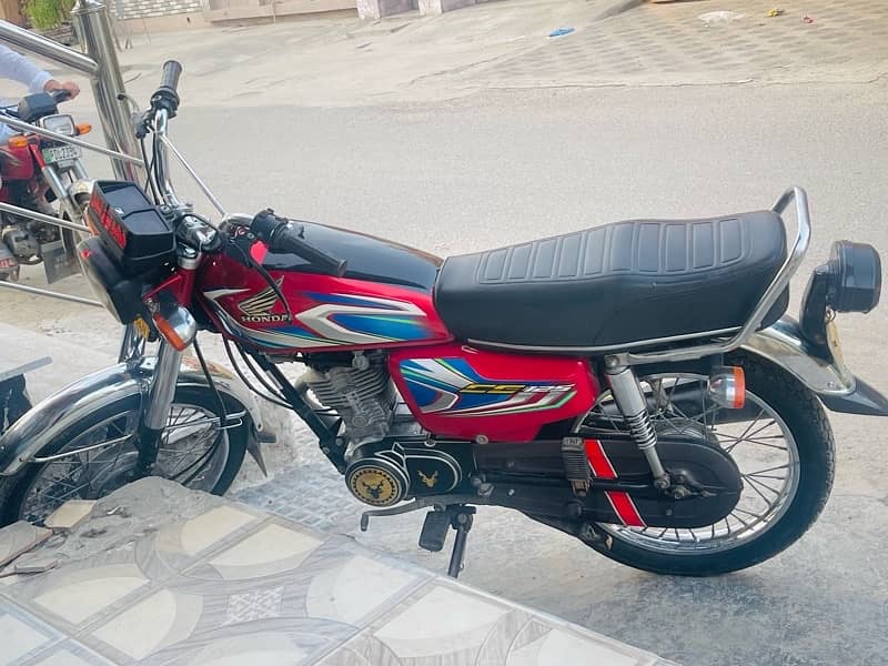 Honda 125 .   one hand use  . price 158000 03247472529 6