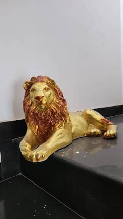 Lion sculpture metal