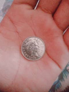 Queen Aliza bet coin ten pence