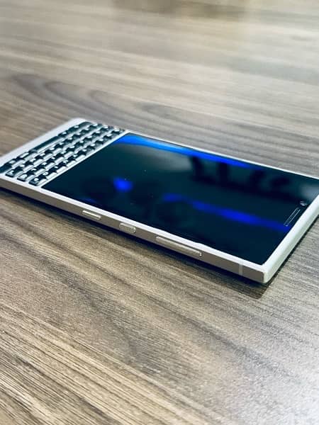 Blackberry Key 2 Silver Edition 1