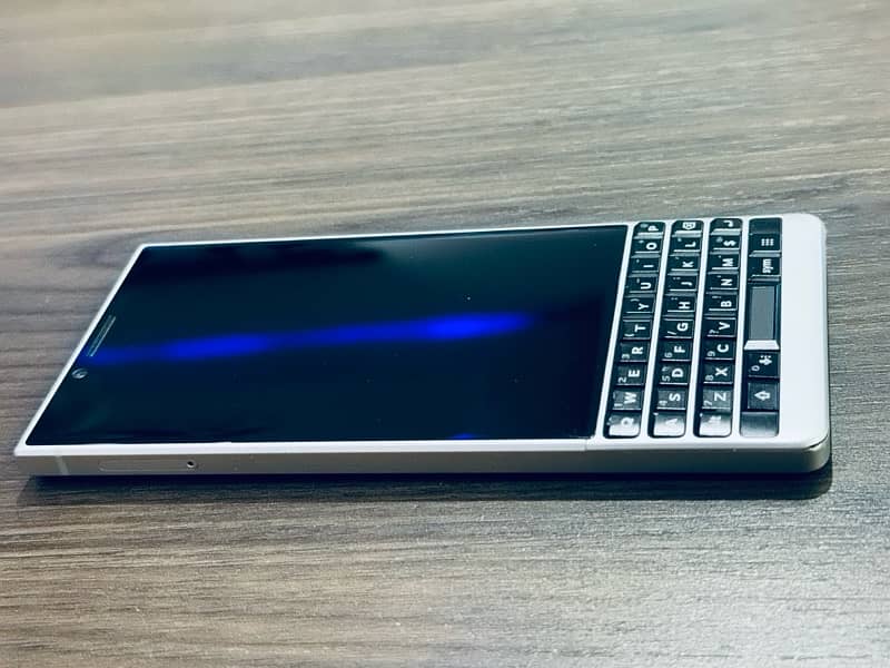 Blackberry Key 2 Silver Edition 4