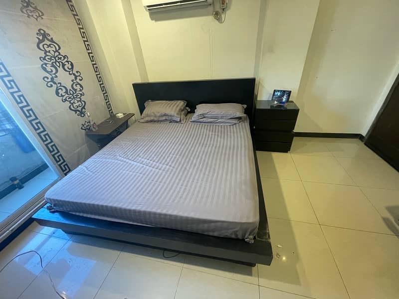 King Size bed with sidetables and diamond Matress 1