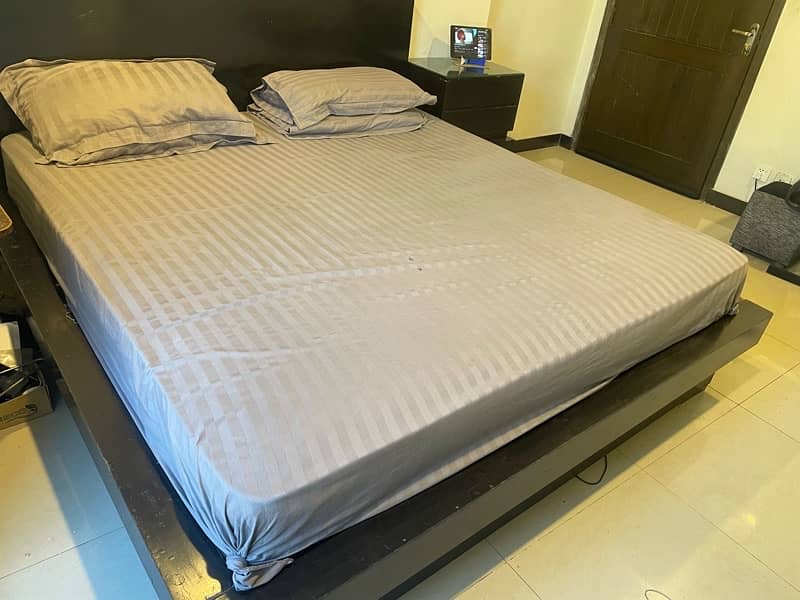 King Size bed with sidetables and diamond Matress 3