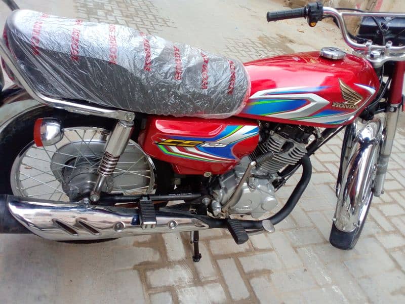 Honda 125 Hyderabad number 22 model 4