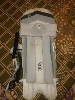 GM  cricket batting pad / leg guard ( original)