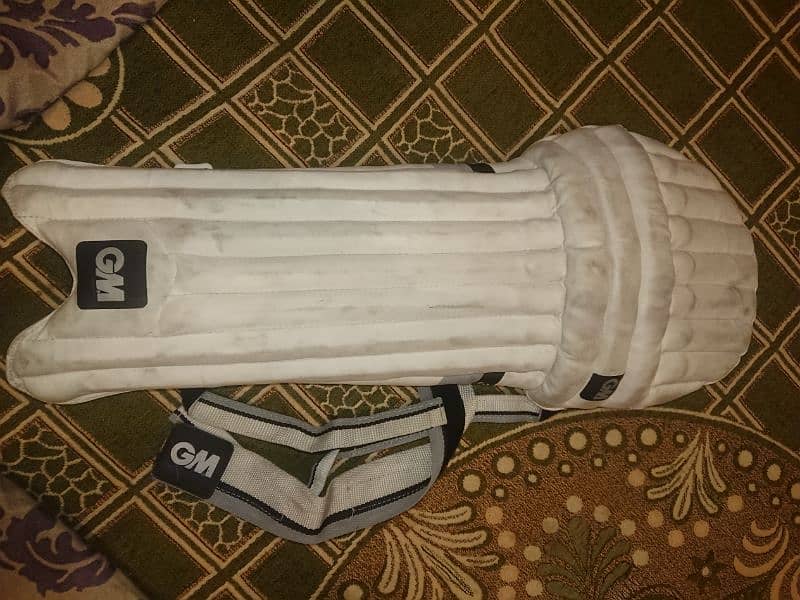 GM  cricket batting pad / leg guard ( original) 2