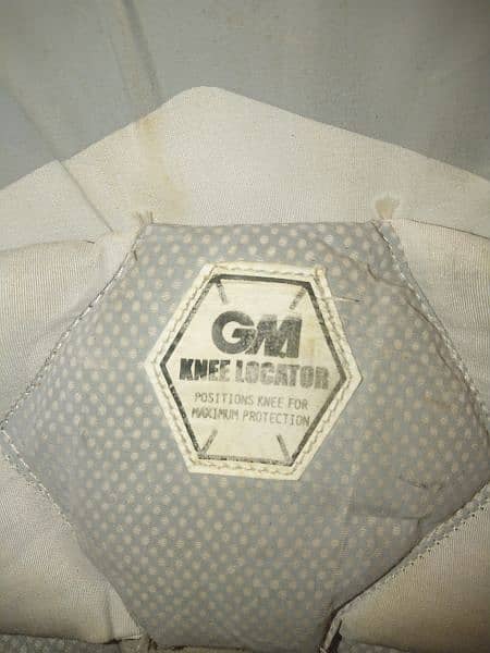 GM  cricket batting pad / leg guard ( original) 3