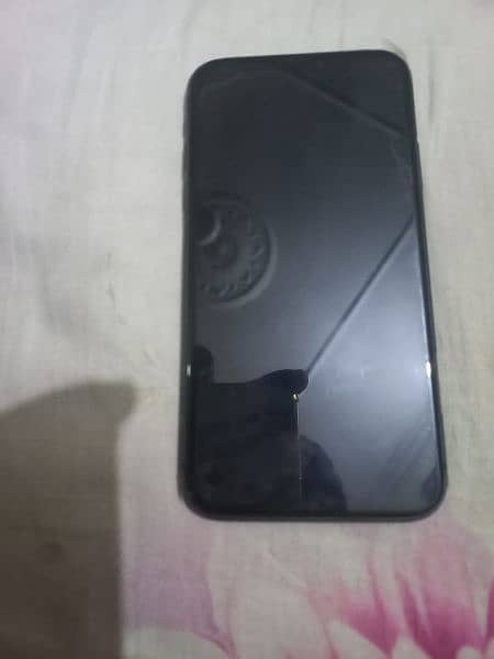 iPhone 11 64GB 100% Ok phone Non-PTA 0