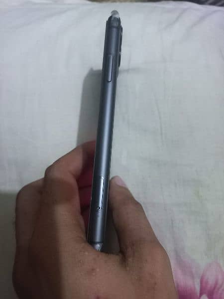 iPhone 11 64GB 100% Ok phone Non-PTA 6