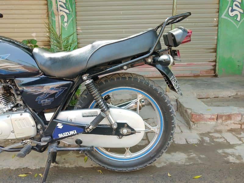 Suzuki GS 150 special edition 3