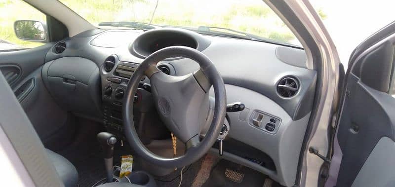 Toyota Vitz 2000 12