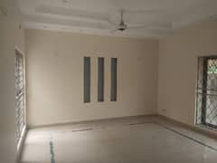 1 Kanal House For Rent 6badroom Attached Bath Dubal Kitchen Store Bajli Pani Gas Available Total Marble Floor