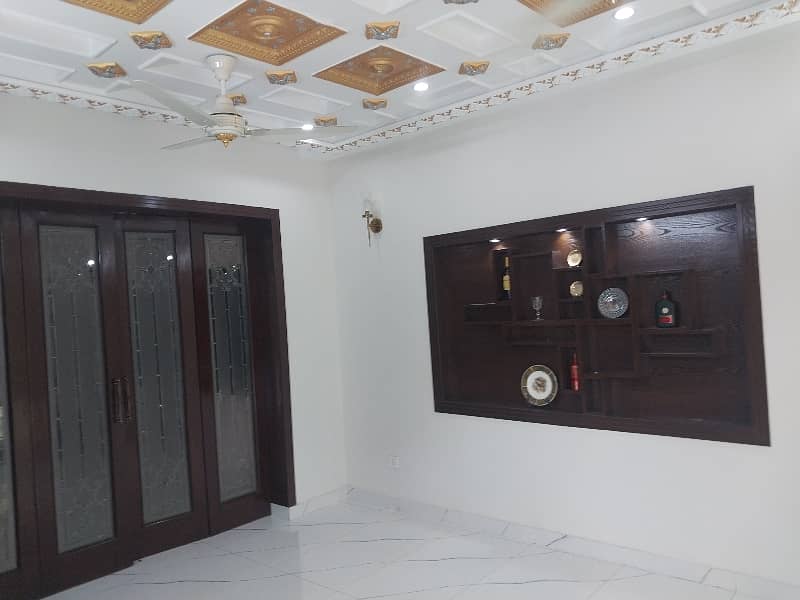 10 Marla House For Sale 5badroom TV Lounge Kitchen With Dring Room Garaj Bajli Pani Available Total Tiled Floor 3