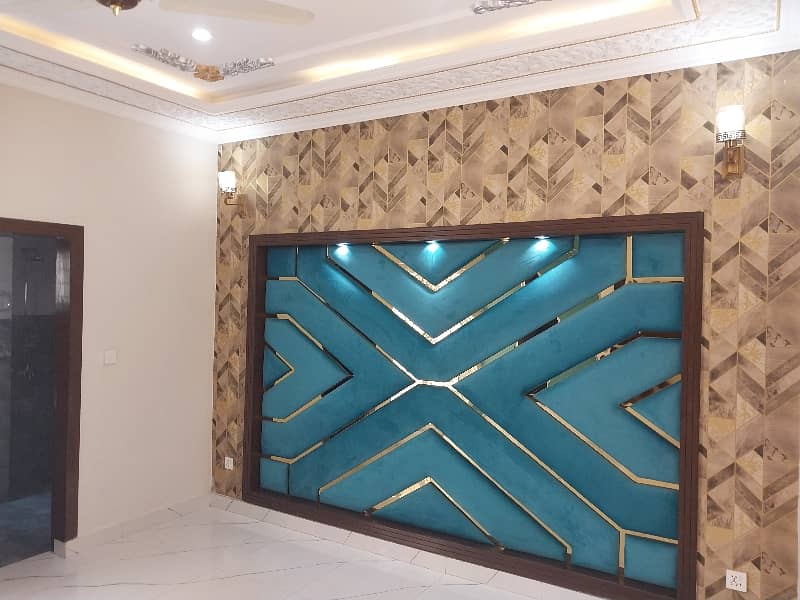 10 Marla House For Sale 5badroom TV Lounge Kitchen With Dring Room Garaj Bajli Pani Available Total Tiled Floor 6