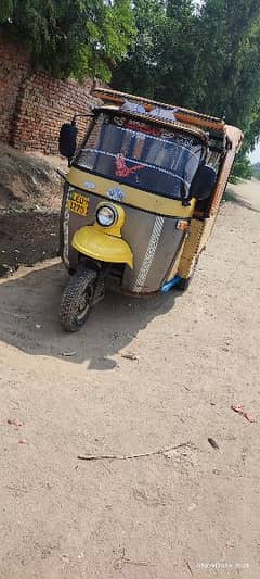 CNG Rickshaw for sale.