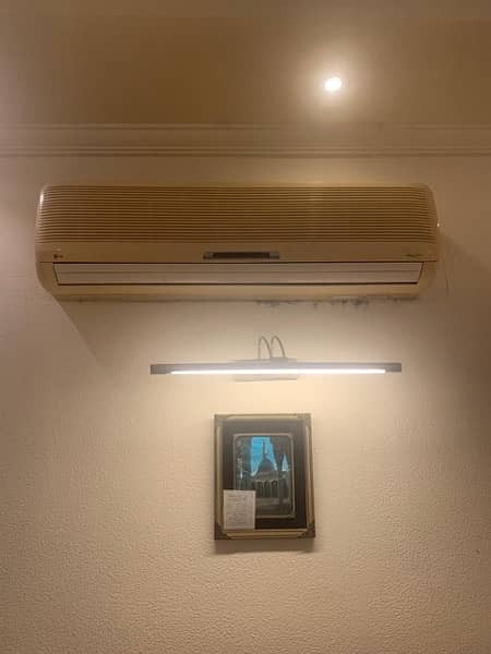 AC for sale, LG 1.5 ton in white colour 0