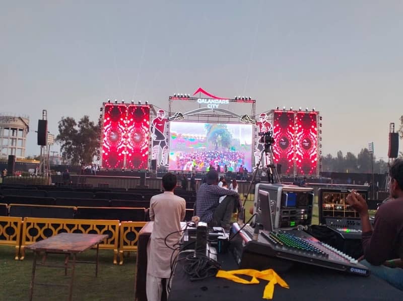 SMD Screen/Truss Lights/Dj Sound System/Projector/LEDs/LCDs/Lighting 8