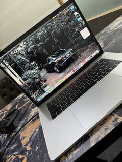 Macbook Pro 2019 Year i9 Gen 32GB Ram 1TB SSD Only 11 Cycle Count