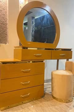 Dressing table with vanity and chair almost new