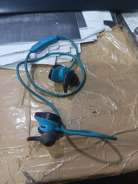 bose soundspert s earphone 1