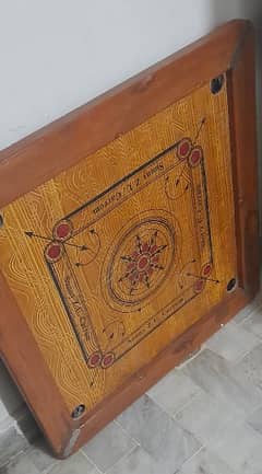 carrom board with all gotties