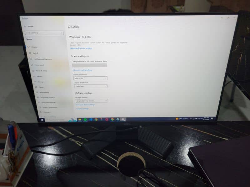 Dell 22 inches borderless display Full HD 0