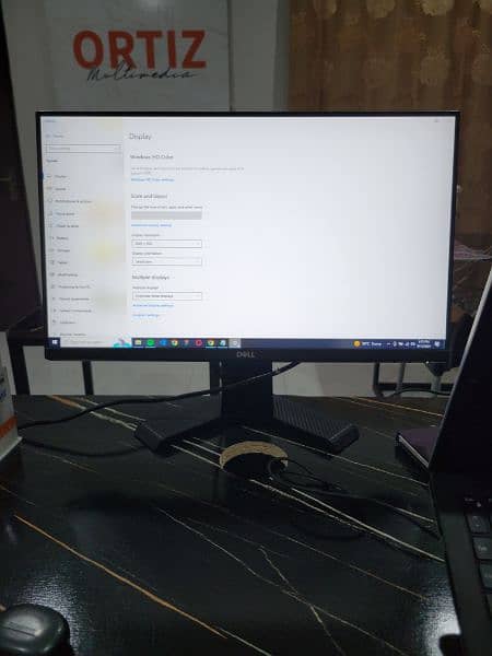 Dell 22 inches borderless display Full HD 1