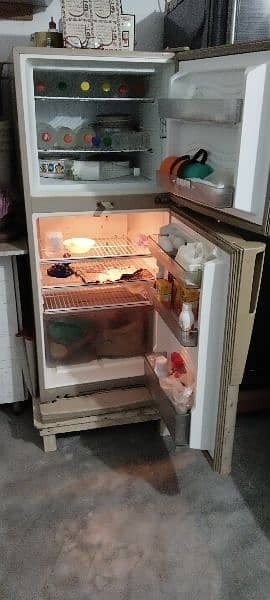 Dowlance Fridge 0