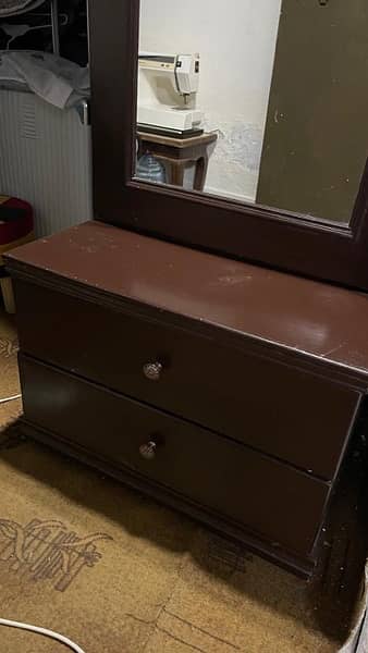 Dressing table in good condition 3