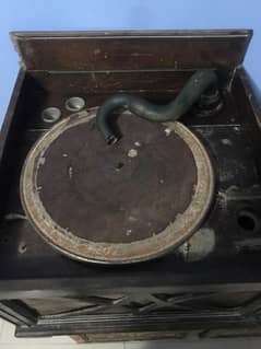 OLD ANTIQUE  GRAMOPHONE  1930s