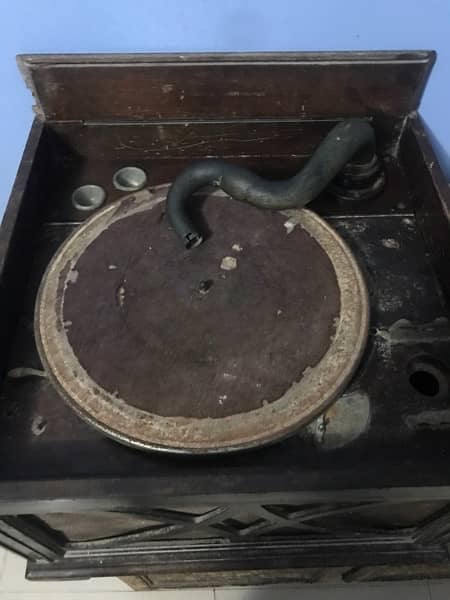 OLD ANTIQUE  GRAMOPHONE 0