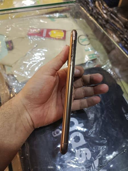 iphone xs max 64 gb 10/9 condition 3