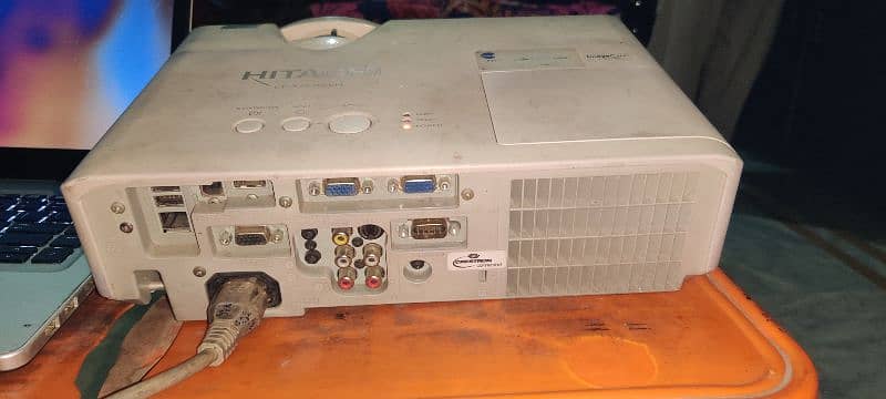 Projecter Hitachi CP X2530 wn 3