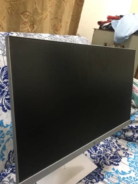 HP 22.5 Inches Borderless Monitor 1