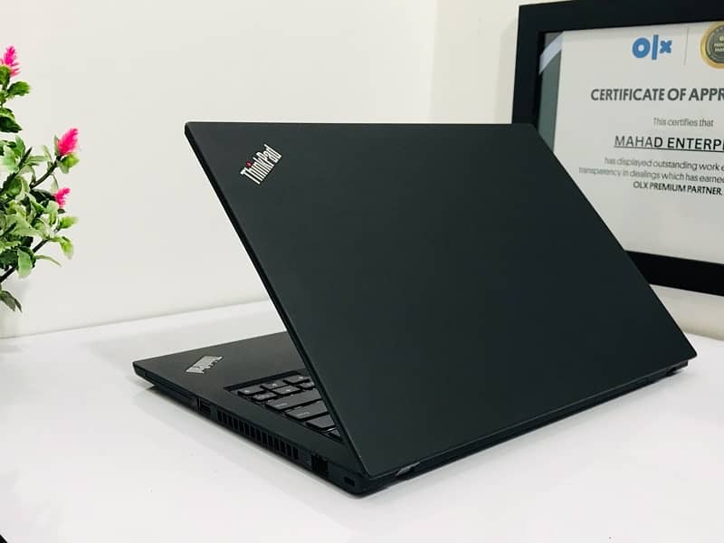 lenovo t14 core i7 11th gen- g7 vpro processor -Lris Xe graphics-10/10 8