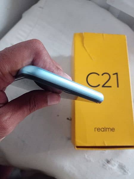 Realme C21 4/64 with box 1