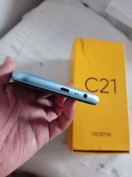 Realme C21 4/64 with box 3