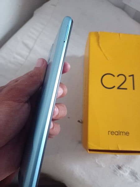 Realme C21 4/64 with box 4