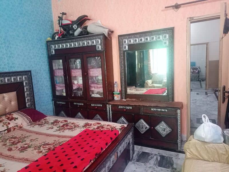 king size bed with dressing table and almirah 1