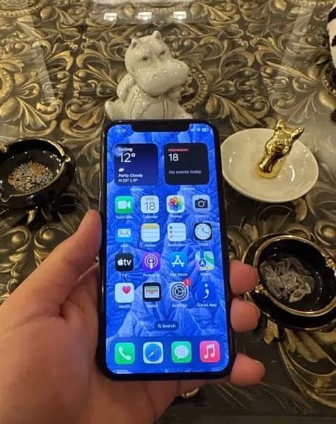 iphone 11 pro 256 GB  factory unlock 1