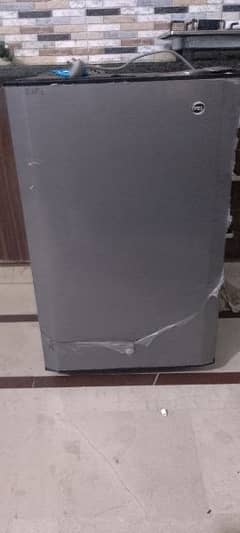 PEL. LIFE FRIDGE JUST LIKE NEW ONLY 5 MONTH USED