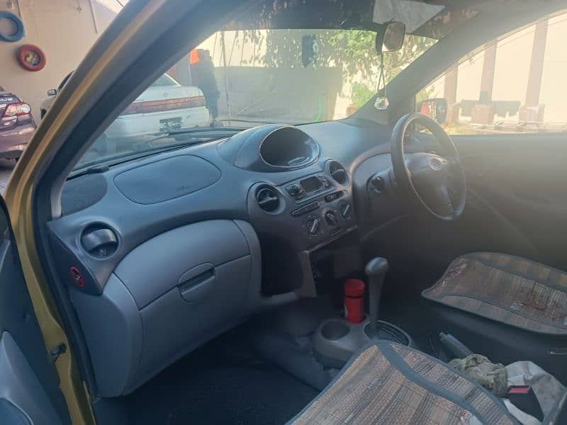 Toyota Yaris 1999 7