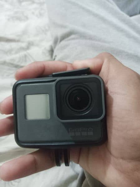 go pro hero 5 10/10 condition no use 2